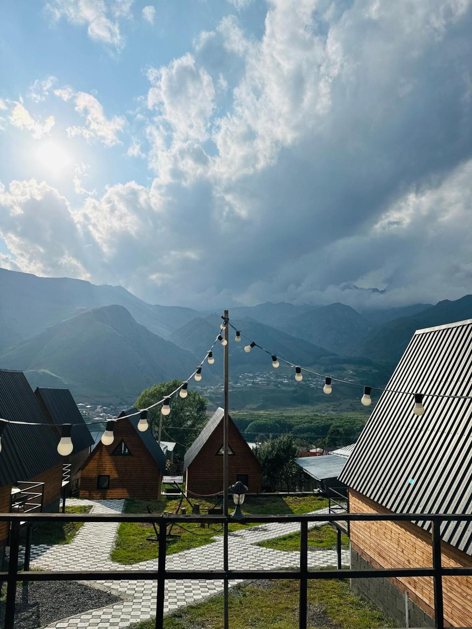 Guesthouse Elli & Cottages Kazbegi Kültér fotó