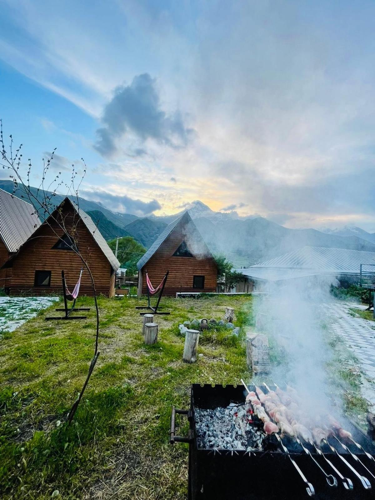 Guesthouse Elli & Cottages Kazbegi Kültér fotó